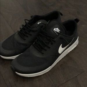 Mens Nike Air Max Thea. Men’s size 10 women’s 12